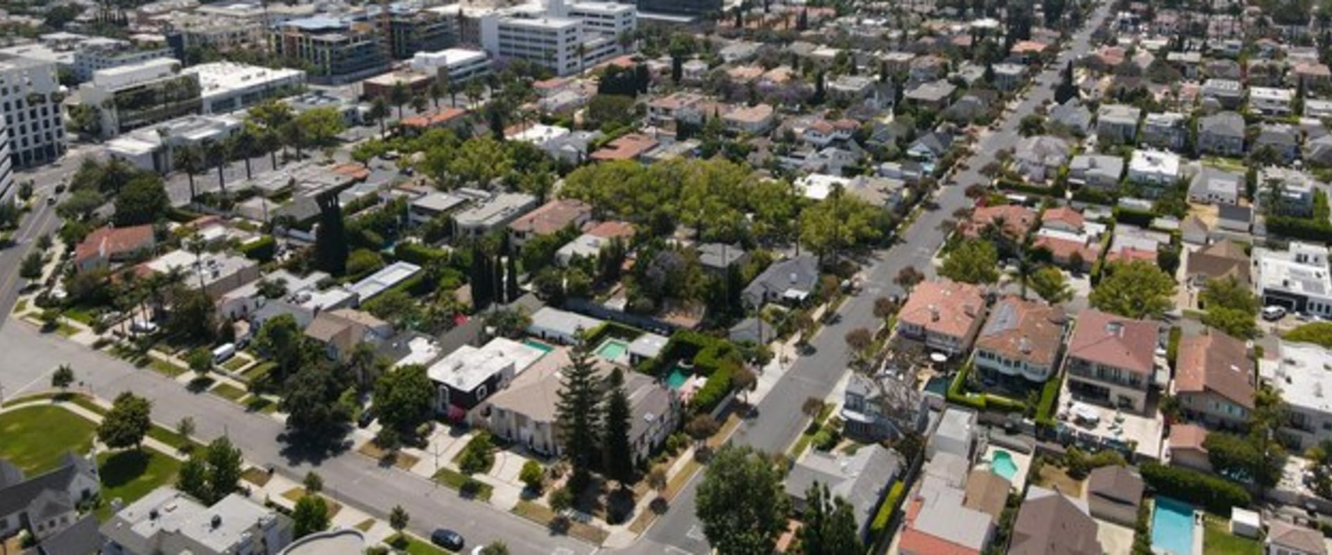 Is Beverly Hills a City in Los Angeles?