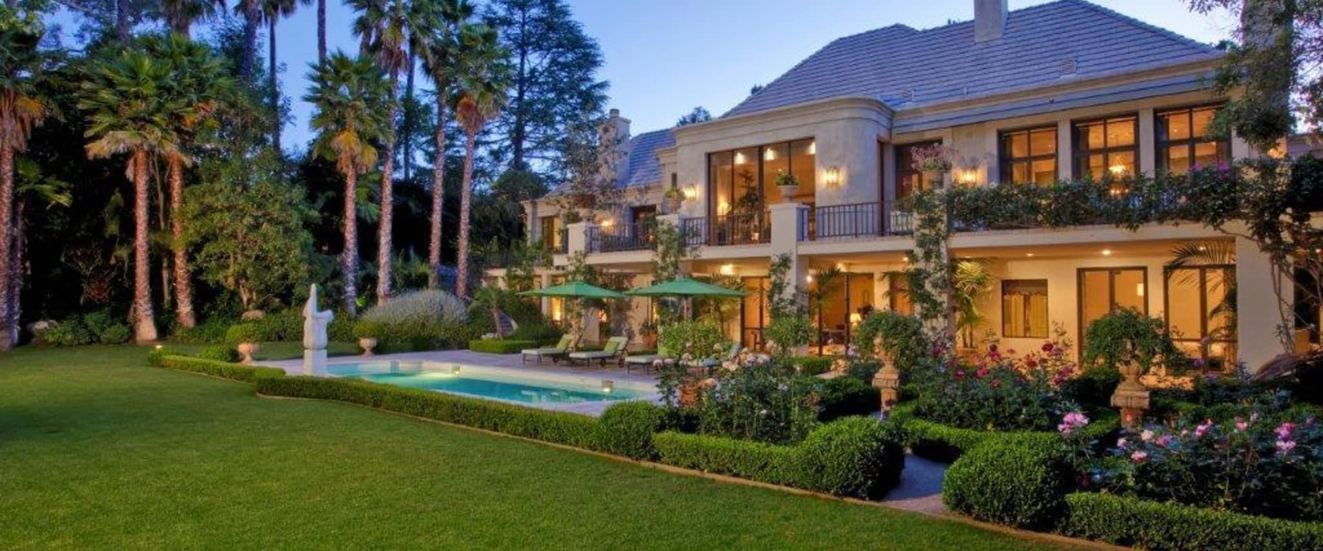 Why celebrities love living in beverly park?